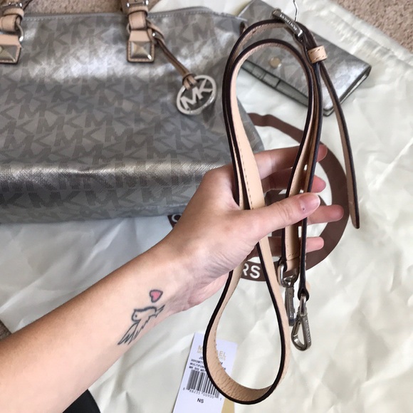 SOLD LOCAL- Michael Kors Purse and wallet set - Picture 2 of 8